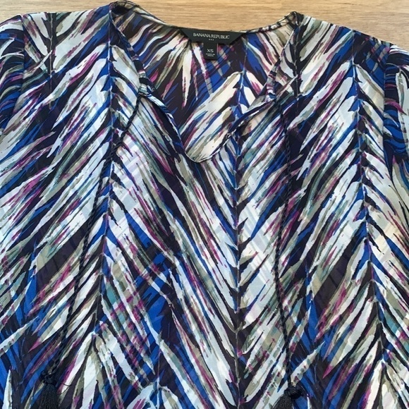 BANANA Republic 3/4 Bell Sleeve Semi Sheer Leaf Pattern Tunic Blouse Women’s XS - Picture 7 of 16